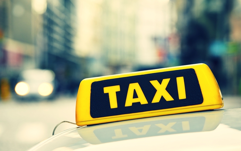 Regjeringen fjerner krav til praktisk prøve for å bli drosjesjåfør