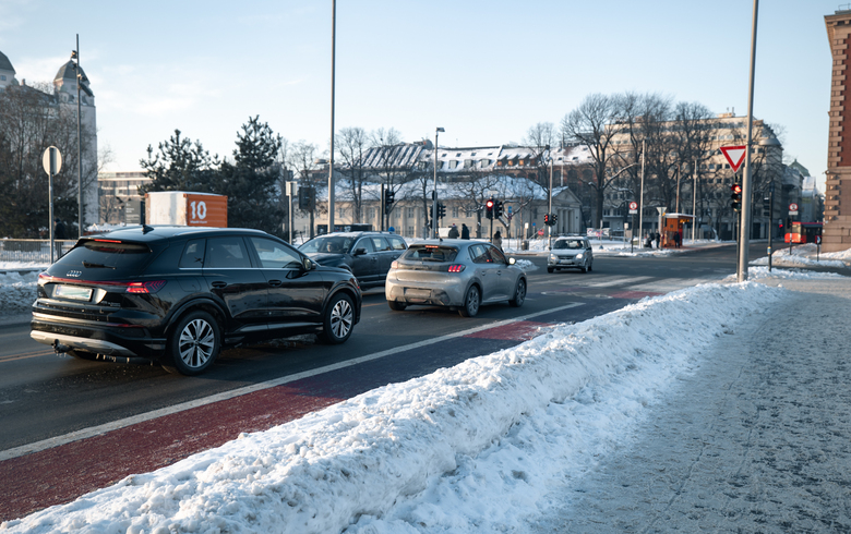 Nå kommer påskeutfarten - slik blir du en mester på å kjøre i kø!